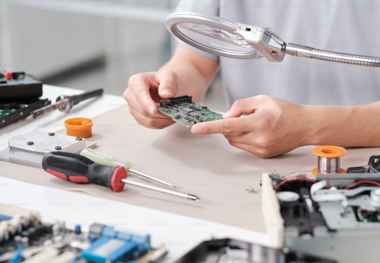 Hardware y electrónica